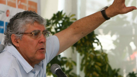 Pide Nelson Vargas salvar la natación