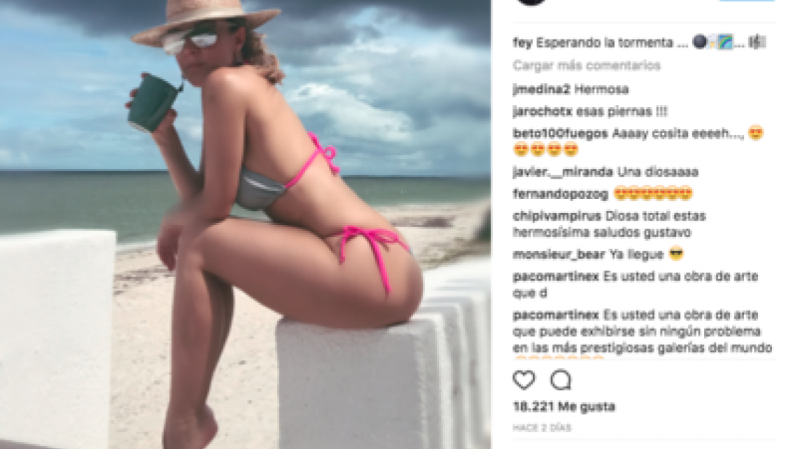 Impacta Fey con diminuto traje de baño