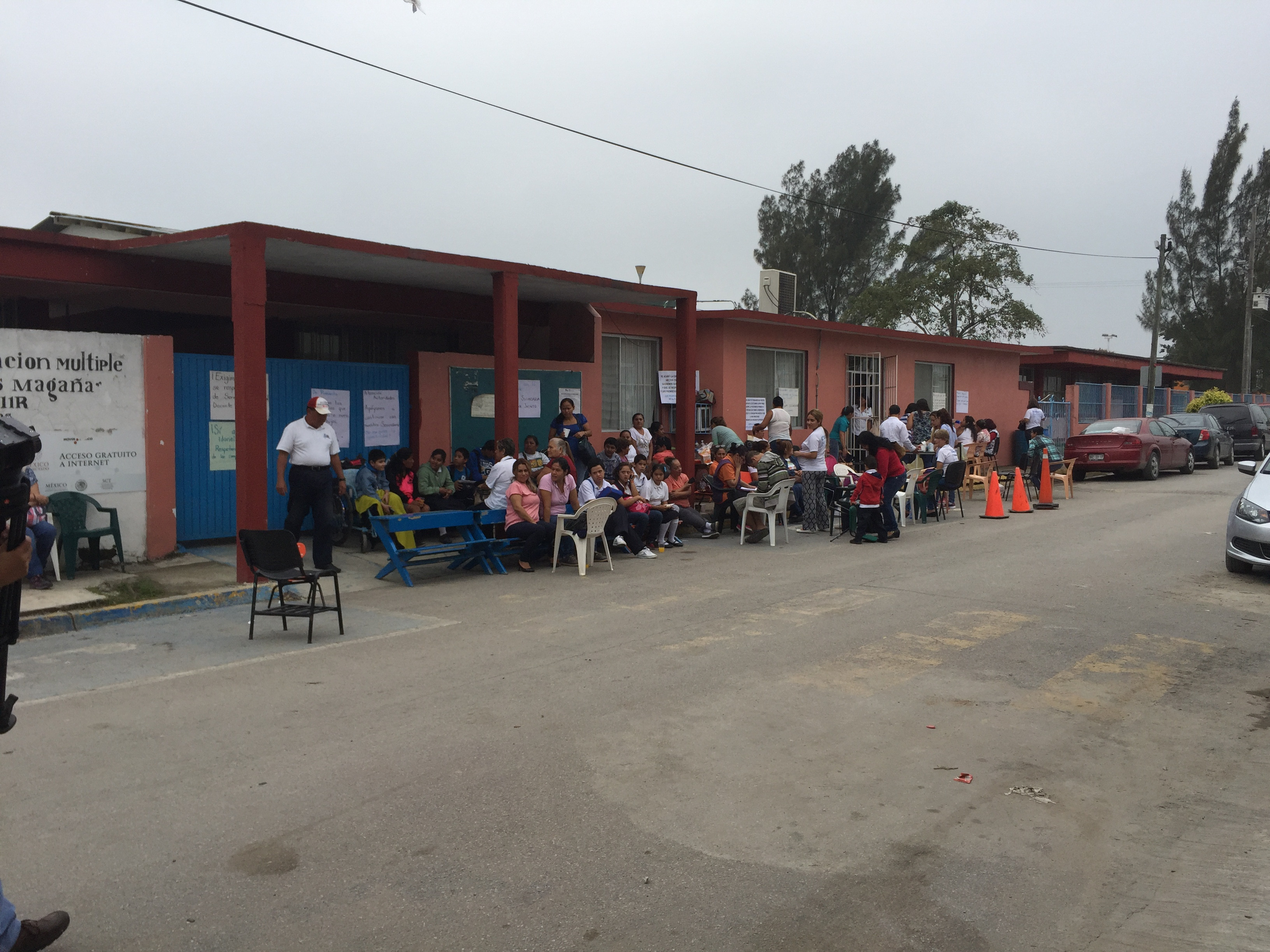  Continúa bloqueado el centro de atención múltiple