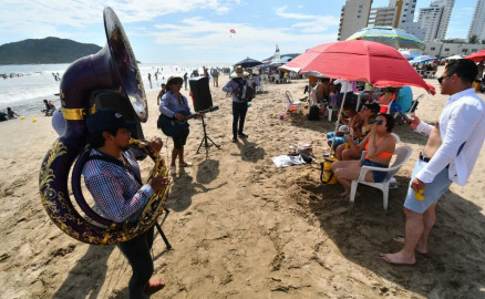 Reacciona AMLO a la prohibición de bandas en Mazatlán: ‘es una tradición de hace siglos’, dice