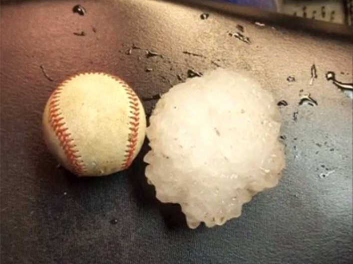 Cae granizo del tamaño de una pelota de beisbol 