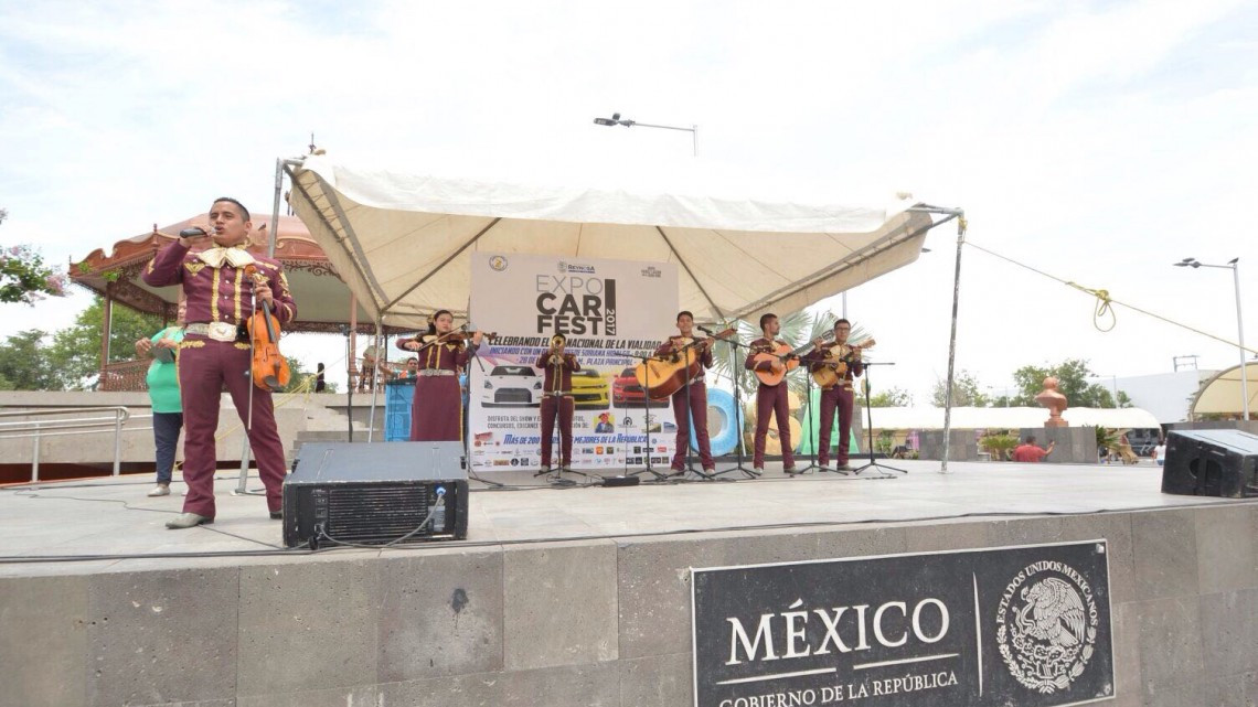 Familias disfrutan de Expo Car Fest 2017