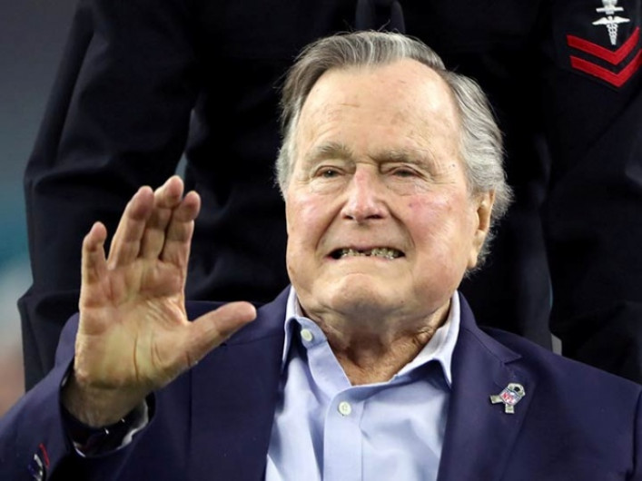Dan de alta al expresidente de EU George H.W. Bush