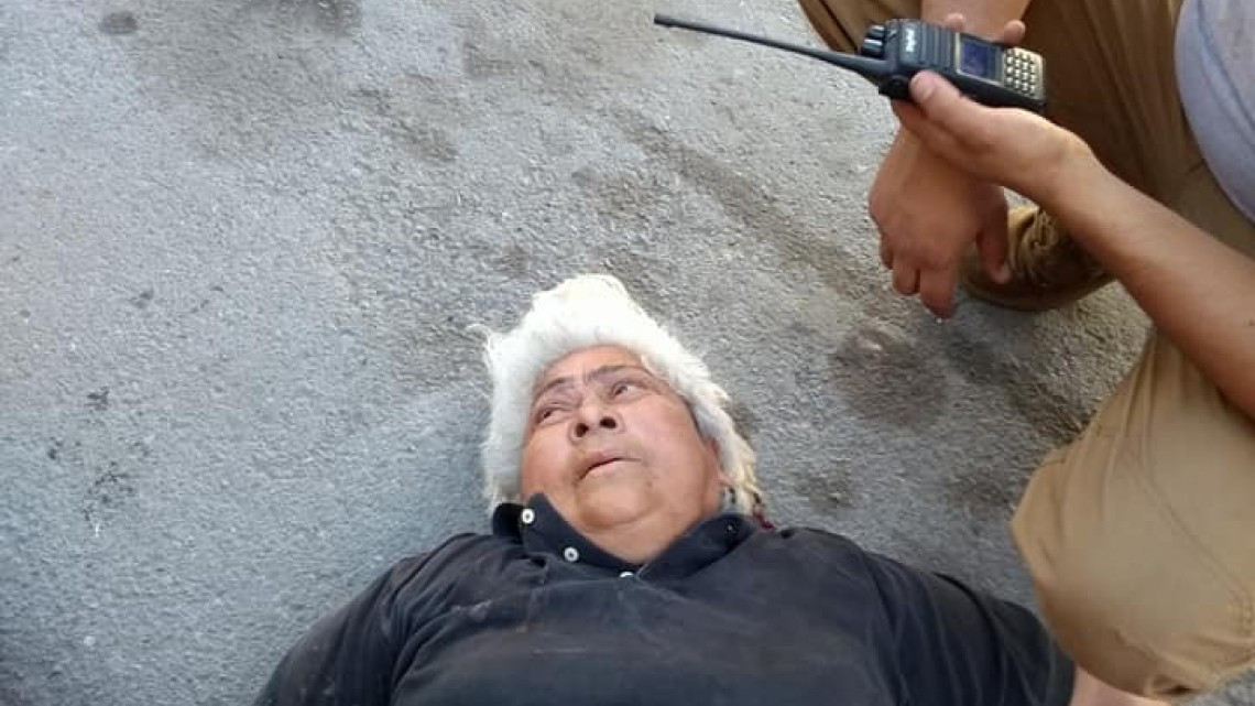 Adulto mayor se descalabra al caer de su propia altura