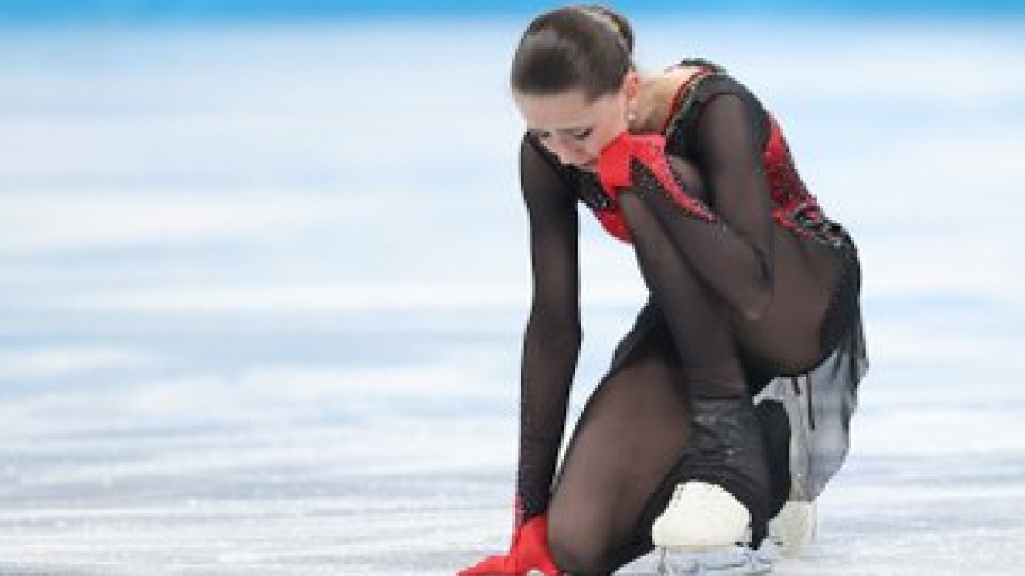 Kamila Valieva hace espectacular salto cuádruple y le da el oro a Rusia
