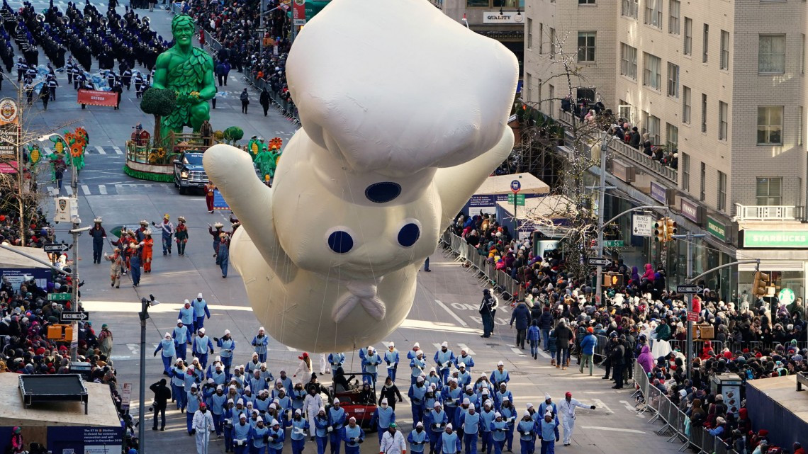 Aquí una vista al desfile de Día de Acción de Gracias de Macy's