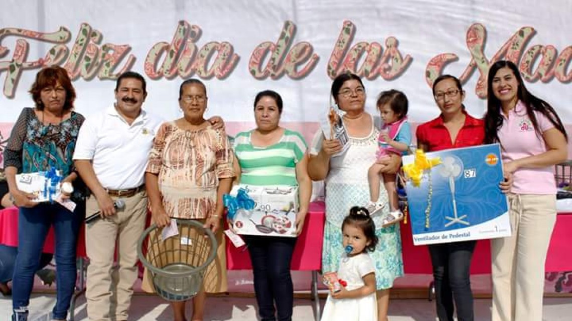 Ayuntamiento festeja a madres de Aquiles Serdán