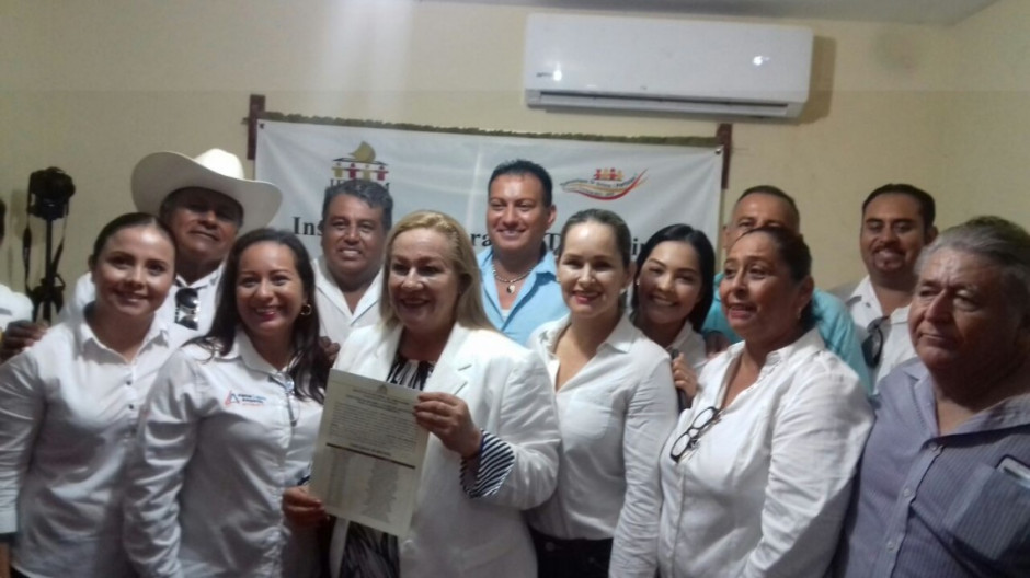 Entregan constancia de mayoría a Alma Laura Amparán como alcalde electo