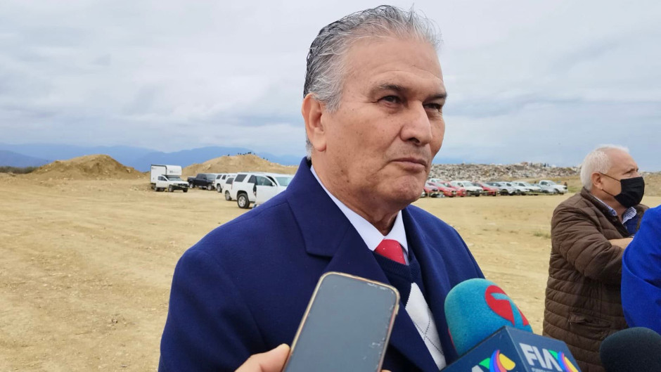 Funcionarios se aplican vacuna abdala para generan confianza entre población que la rechaza 