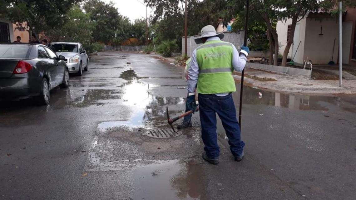 Comapa trabaja con equipo vactor