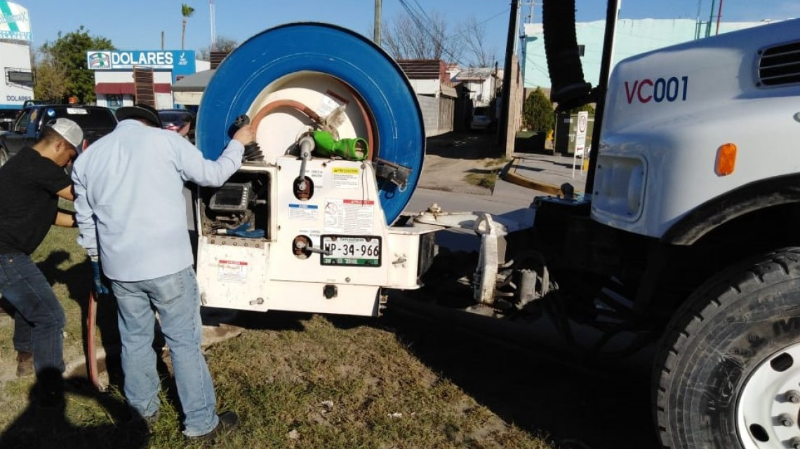 ¡Encuentran más basura y piedras en alcantarillas!
