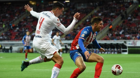 Toluca rescata agónico empate contra Chivas