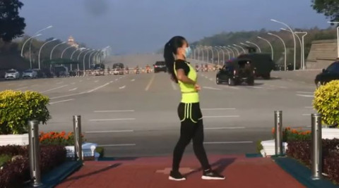 Mujer transmitía clases de Aeróbics sin darse cuenta que captaba  el golpe de Estado en Myanmar