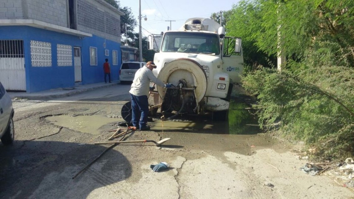 Comapa trabaja con equipo vactor