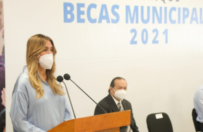 Becas siguen entregándose a beneficiarios: Alcaldesa Maki Ortiz 