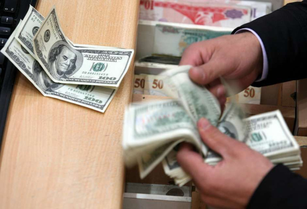 Dólar a la venta en el AICM hasta en 18.70 pesos