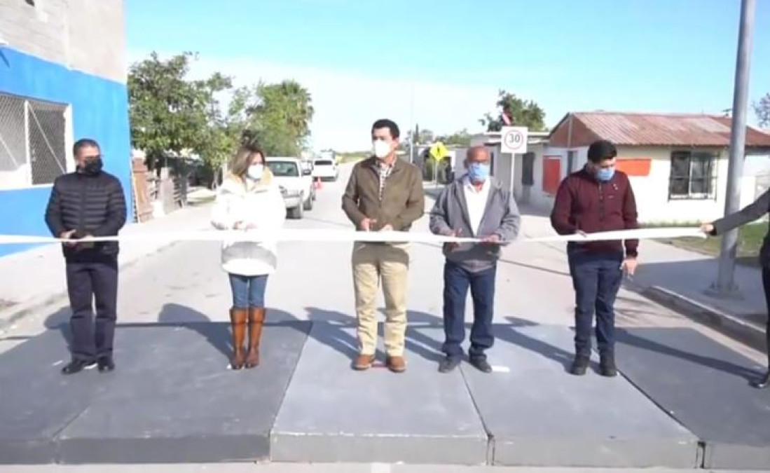 Inaugura alcalde Mario López cinco tramos de pavimentación en la colonia San Ángel