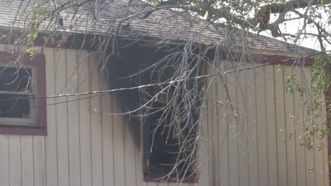Un voraz incendio se desató en una vivienda en Harlingen