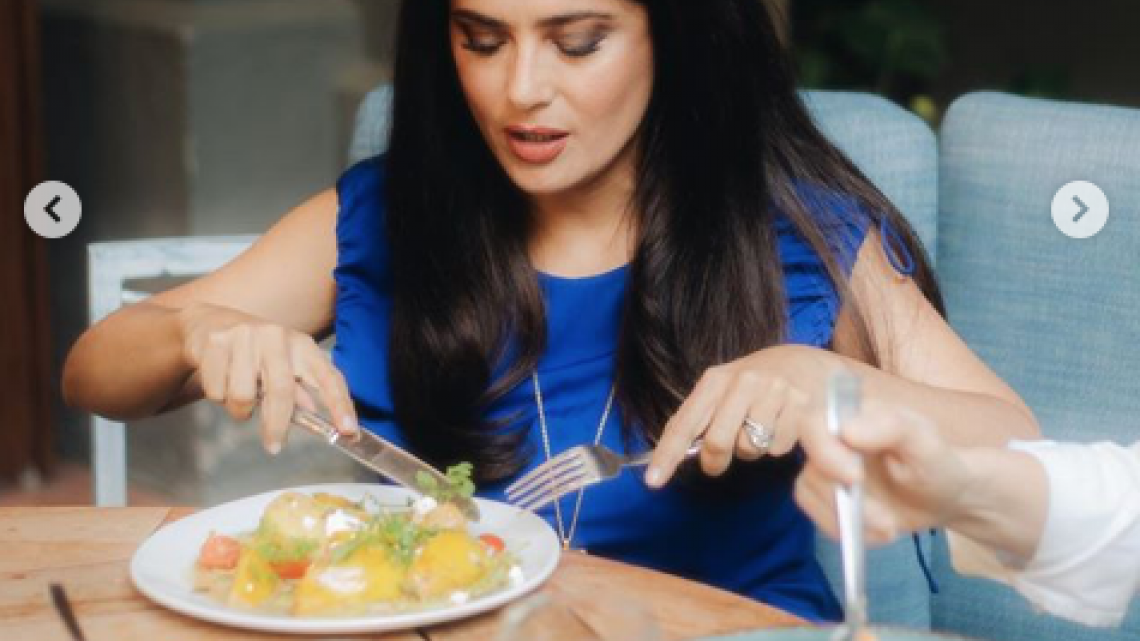 Así disfruta Salma Hayek de su visita a CDMX