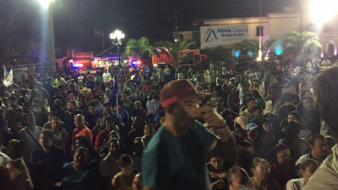 Alma Laura Amparán, festeja su triunfo a la presidencia municipal