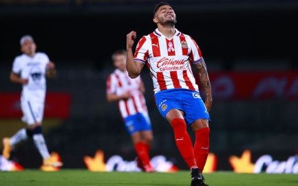 Chivas confirma lesión de Alexis Vega