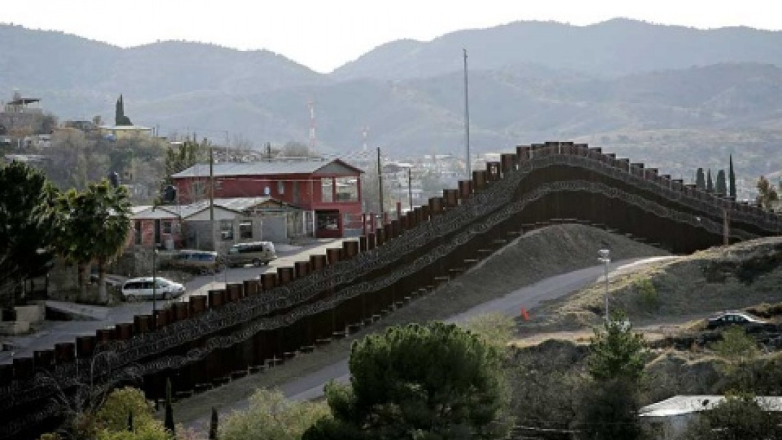 Trump asevera su amenaza de cerrar la frontera