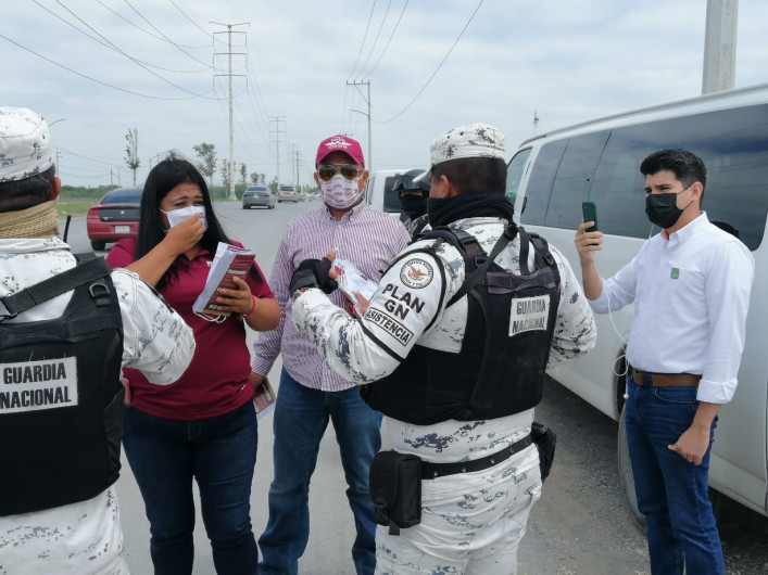 Piden retirar brigada de Morena frente al Auditorio Municipal