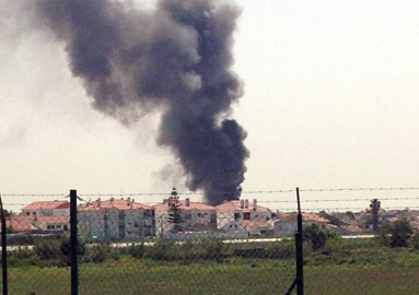 Se estrella en supermercado una avioneta que deja 4 muertos