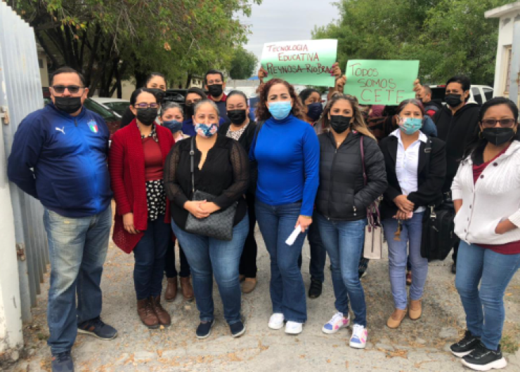 ​Se manifiestan maestros  de computación exigen pago y basificación​