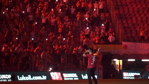 El estadio del Galatasaray ruge con la presentación de Falcao