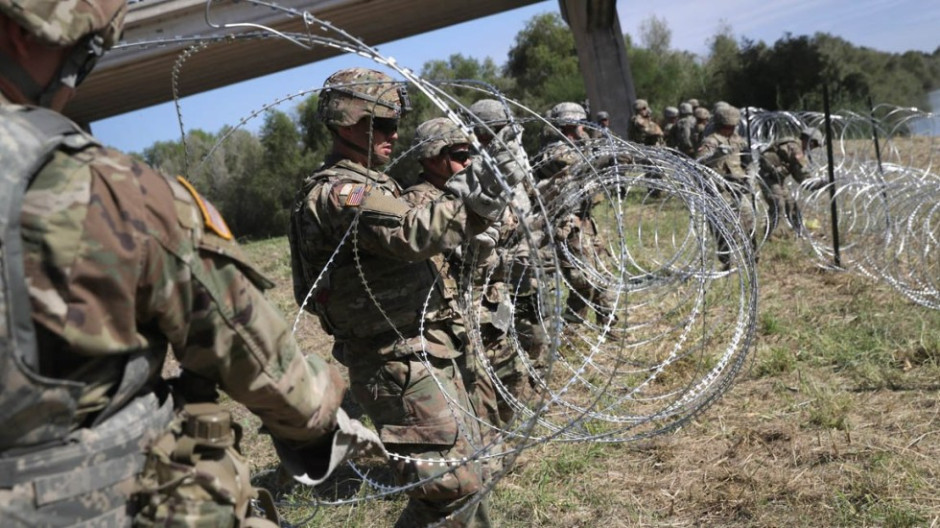 Jefe de los Marines de EU protesta contra financiar muro con Mexico