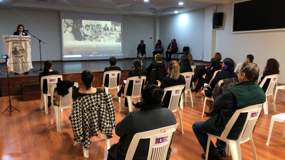 Realizan foro para conmemorar el 25N