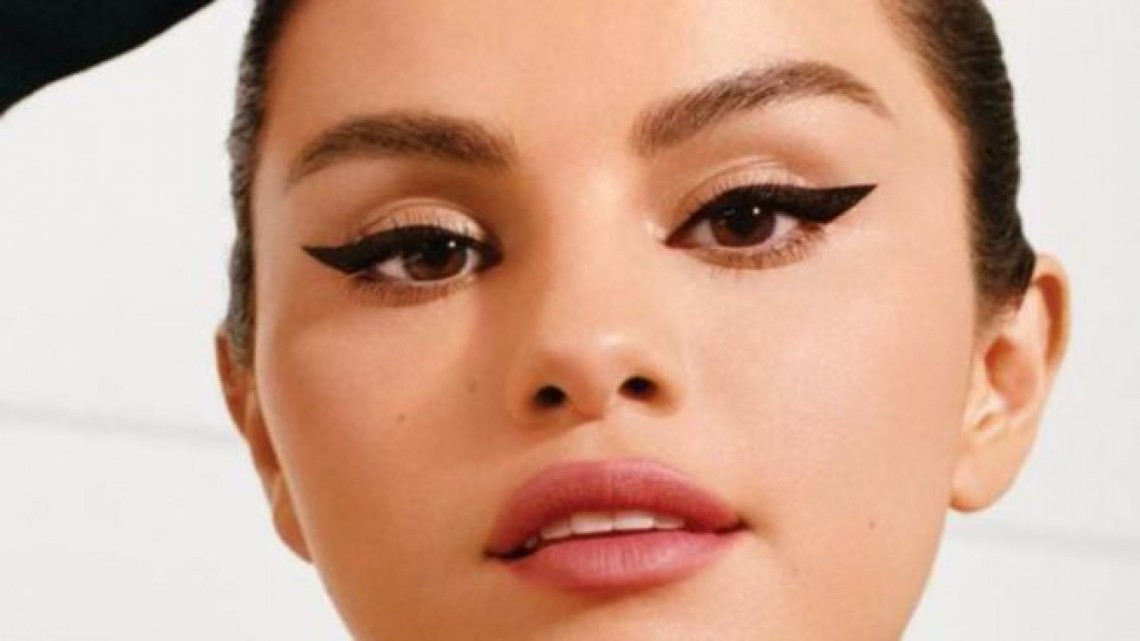 Selena Gómez lanza su línea de maquillaje “Rare Beauty”