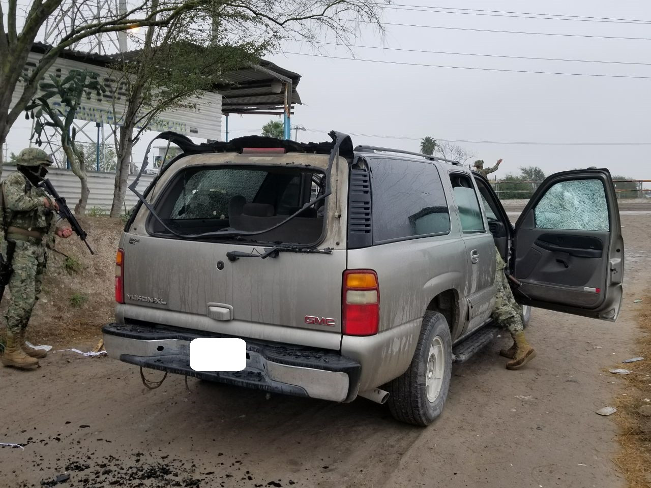 Aseguran camionetas y detienen a presuntos integrantes de grupo delincuente