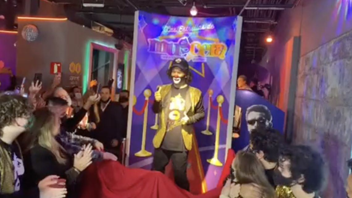 Develan estatua de 'Cepillin' en Museo de Cera