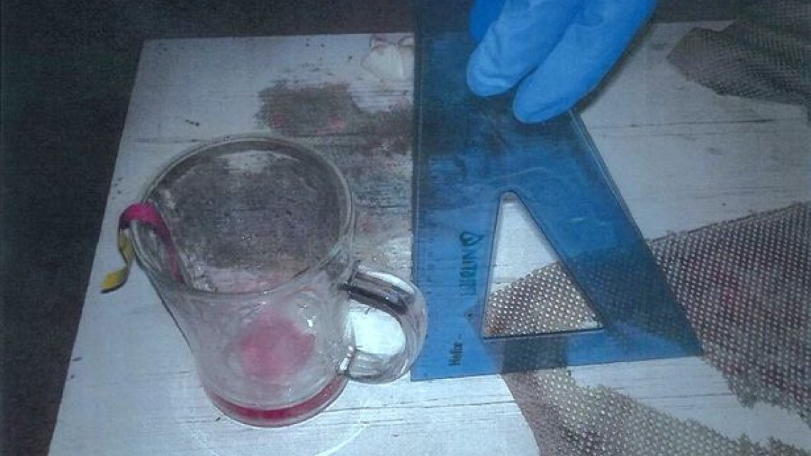 "Si no puedo tenerte, nadie podrá", y le roció ácido en la cara