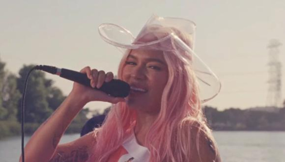 Karol G rinde homenaje a Selena Quintanilla con “Mi Ex Tenía Razón”