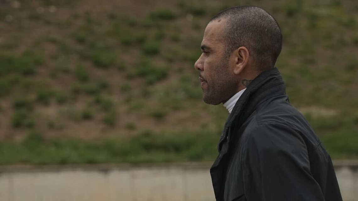 Dani Alves sale de la prisión tras el pago de la fianza