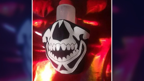 “Luchan” contra el COVID-19 con cubrebocas inspirados en luchadores