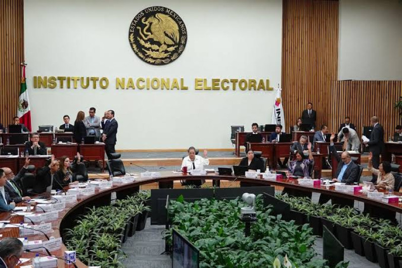 INE perfila sancionar a candidatos que difundan encuestas sobre la elección judicial 