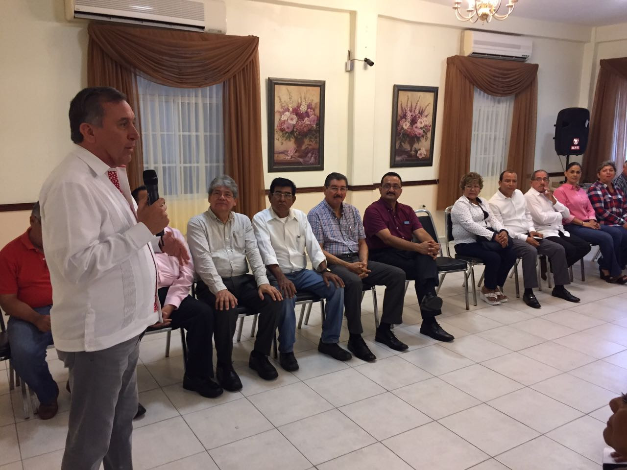 Se reúne Óscar Luebbert con priistas de Madero