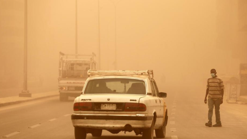 Tormenta de arena deja un muerto y miles de personas hospitalizadas en Irak
