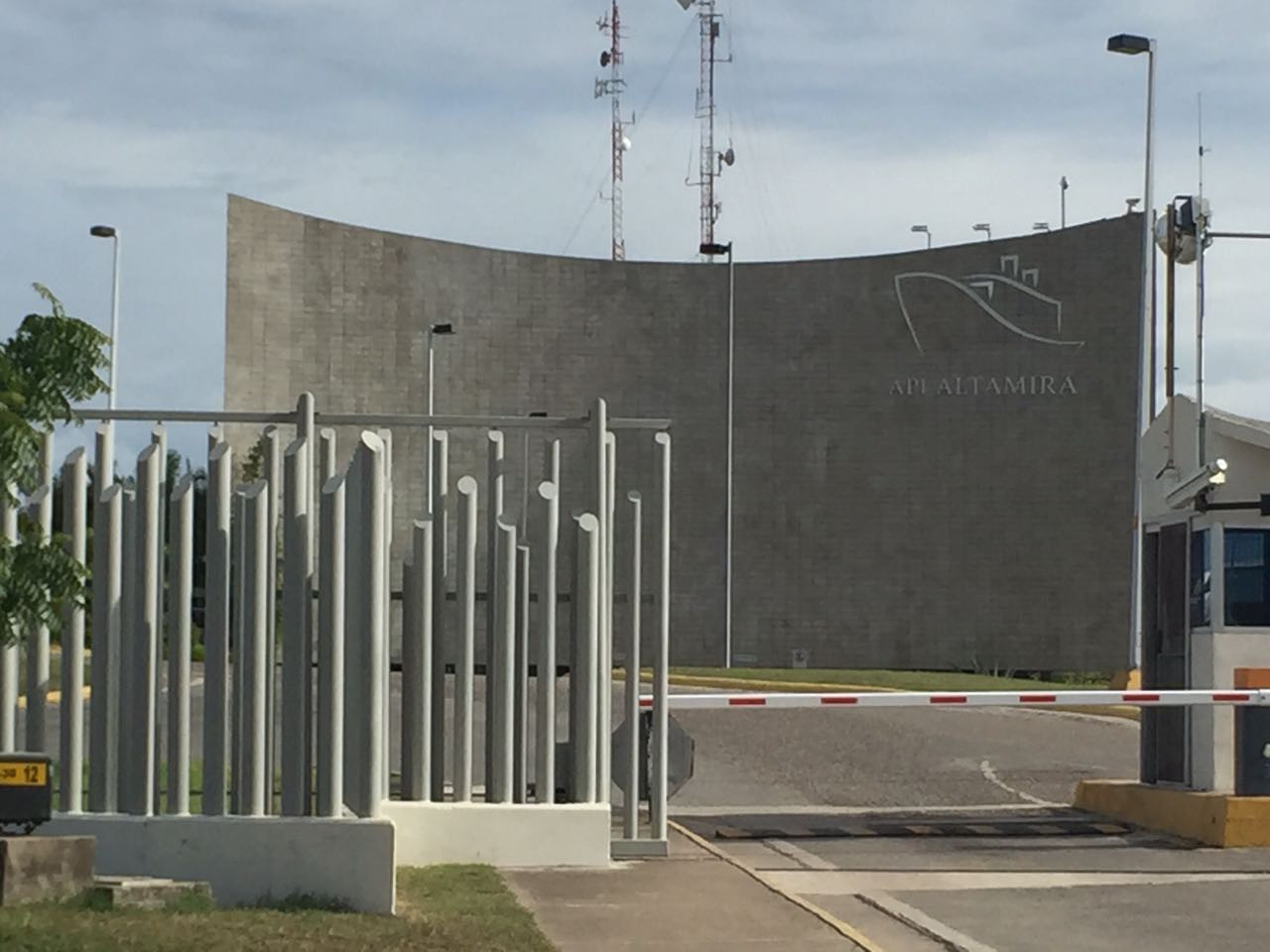 Urge a la API darle solución a la obra inconclusa de el puente el roto