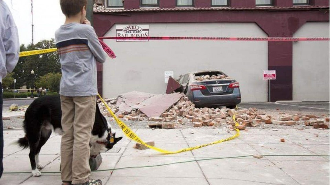 Afectaciones en carretera tras sismo de magnitud 7.1 en California 