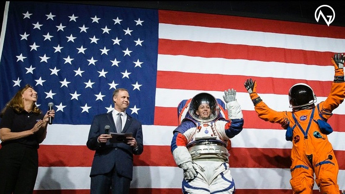 Presentan los nuevos trajes espaciales para volver a la Luna