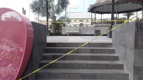 Prohiben uso de plazas públicas para evitar contagios de COVID-19