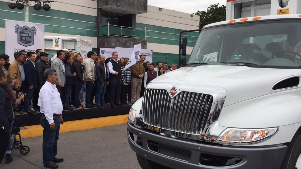 Entrega Adrián Oseguera 7 nuevos camiones de basura a Madero