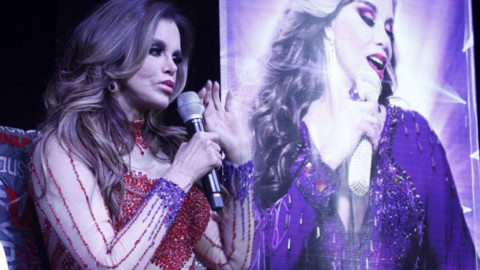 Lucía Méndez presenta disco en vivo