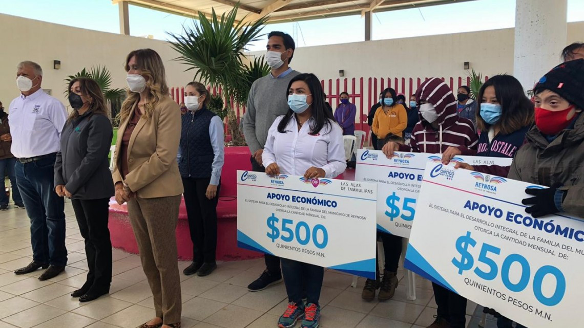 Entrega DIF Becas del Programa 'Contigo Soy Capaz'