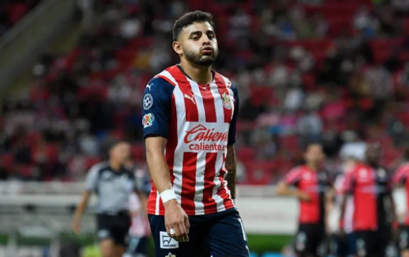 Sancionan a Alexis Vega tras polémico vídeo después del Clásico tapatío 